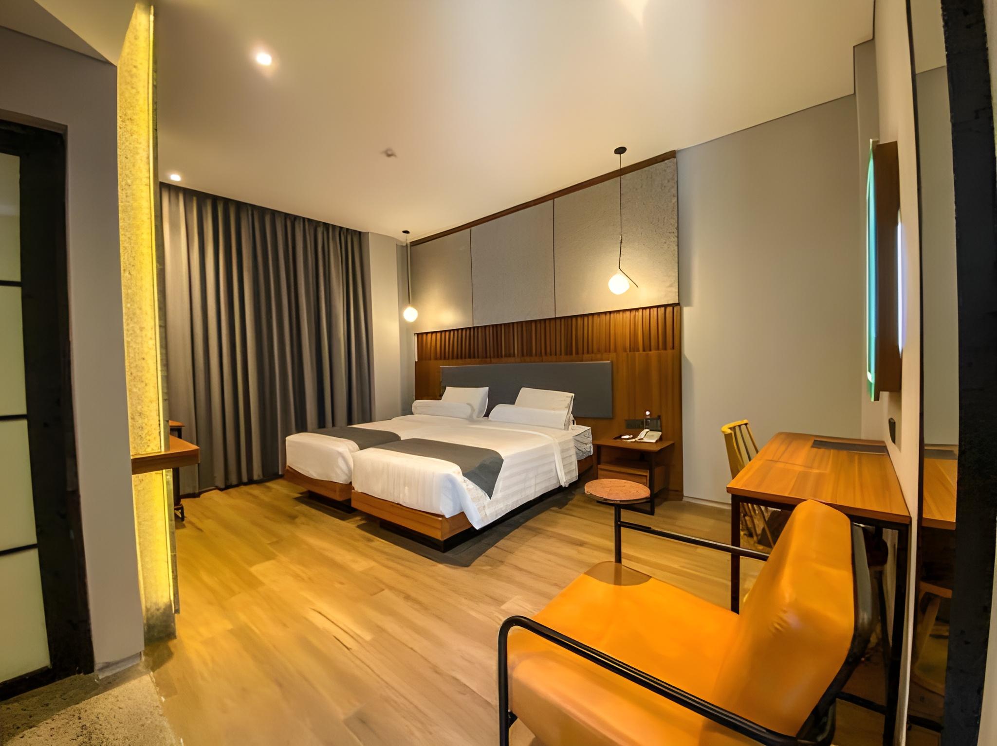 Hollywood, Executive, Double or Twin Bed