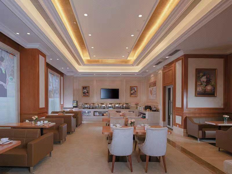 Vienna Hotel (Dongguan Baihuadong) 45/51