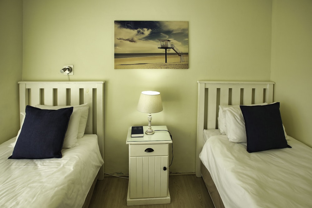 Sea Cottage 5/50