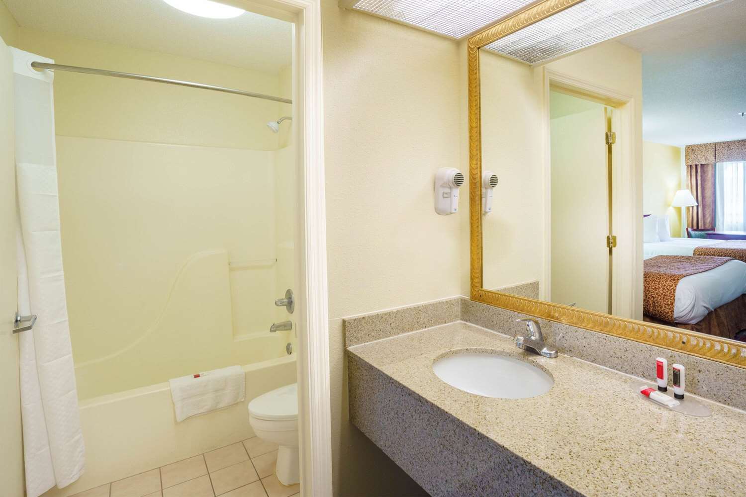 Travelodge by Wyndham Montgomery East 13/15