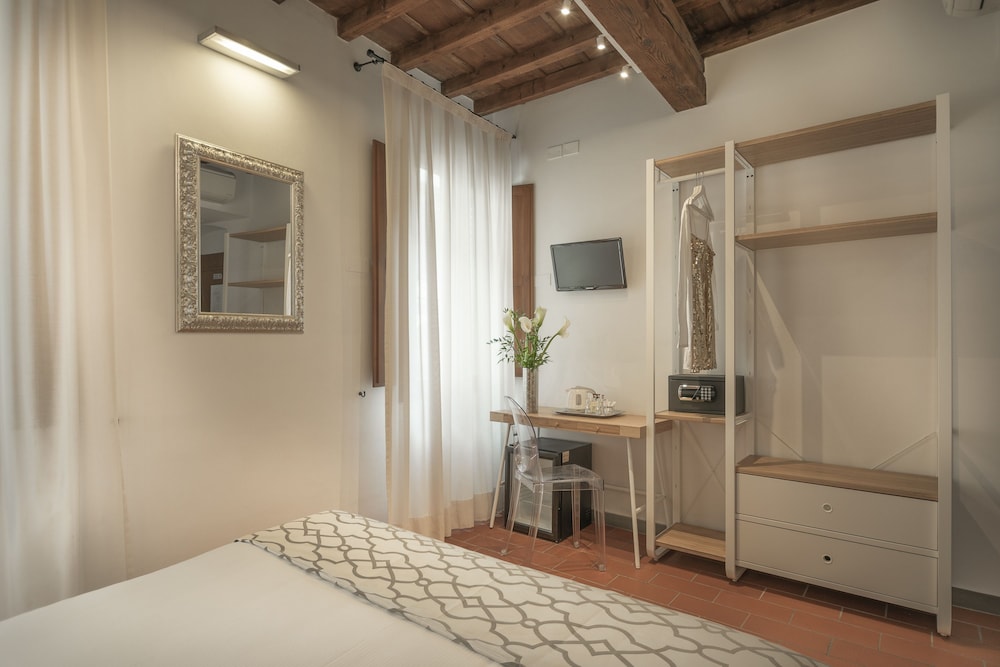 SETTE ANGELI ROOMS 11/72