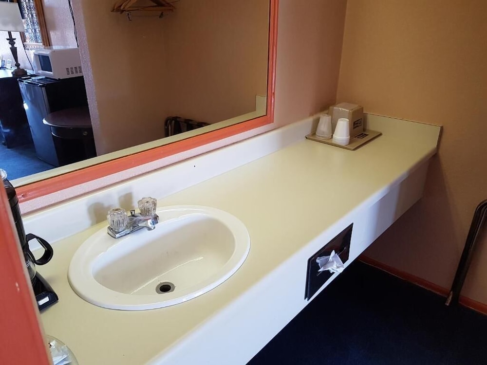 Budget Host Inn Eastland 42/56