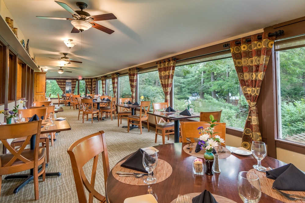 Highland Lake Inn & Resort 61/77