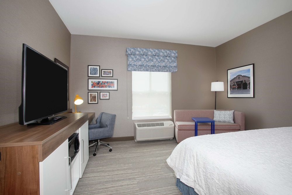 Hampton Inn & Suites Logan 18/48