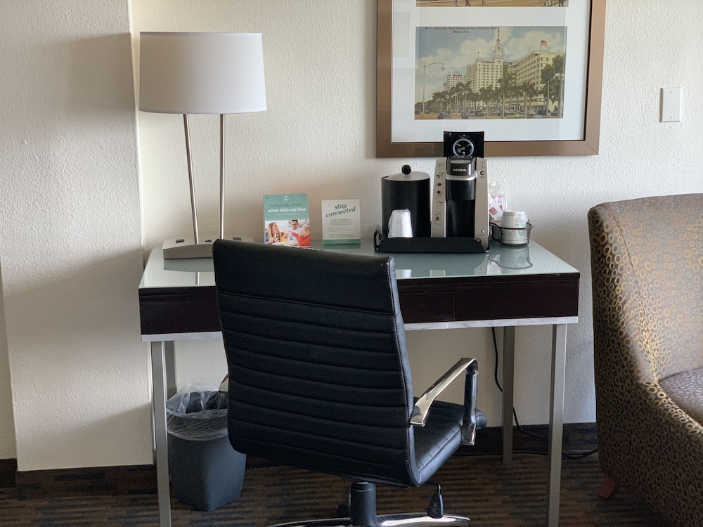 Holiday Inn Port of Miami Downtown Hotel 58/73