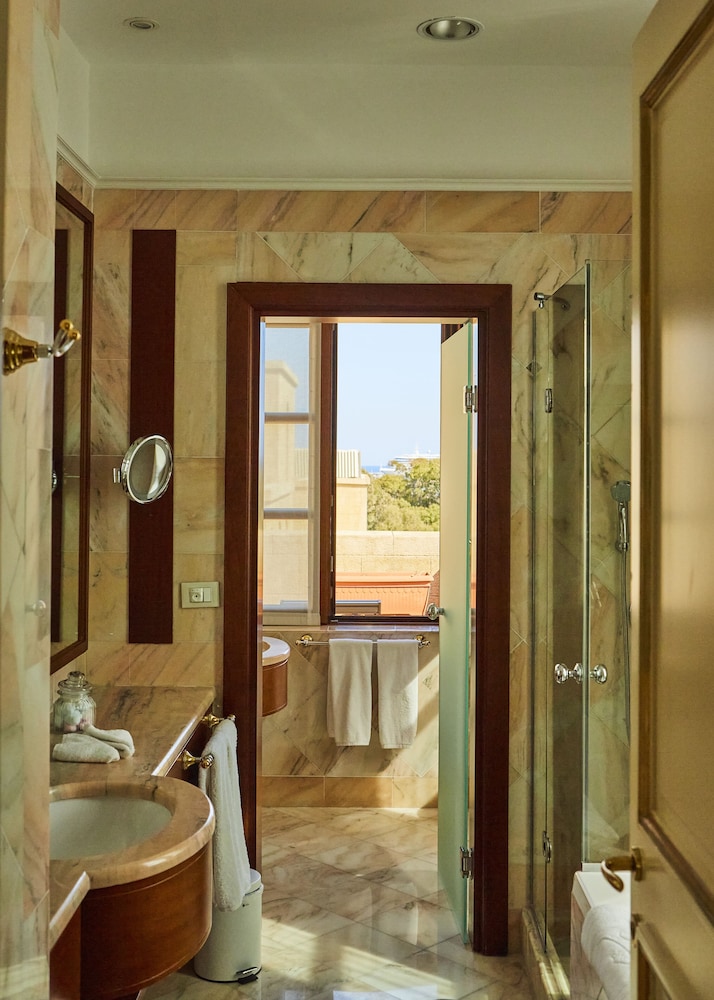 Grande Albergo Delle Rose 49/50