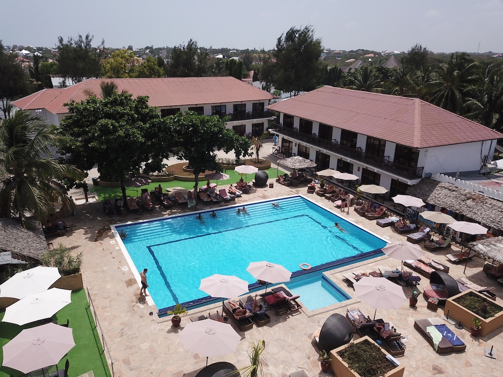 Amaan Beach Bungalows 11/38