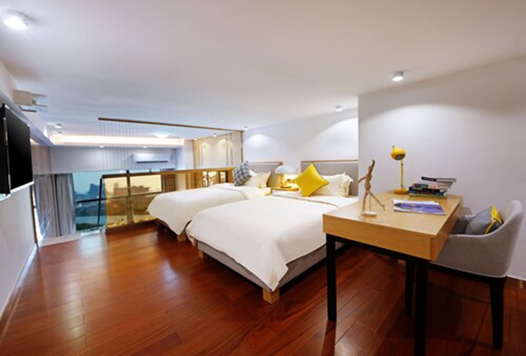 LOFT, SUPERIOR, MULTIPLE BEDS
