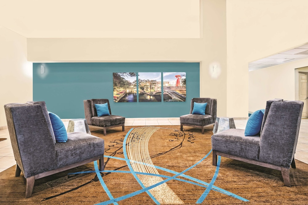 La Quinta Inn & Suites by Wyndham San Antonio N Stone Oak 12/24