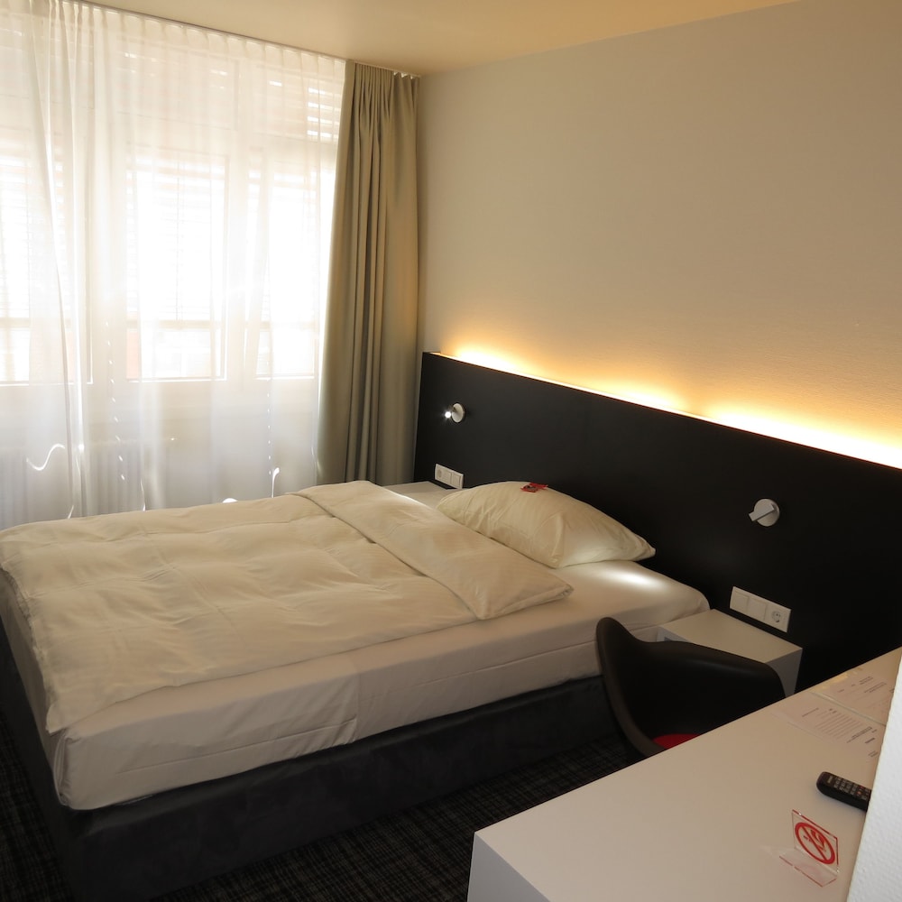 Comfor Hotel 35/72
