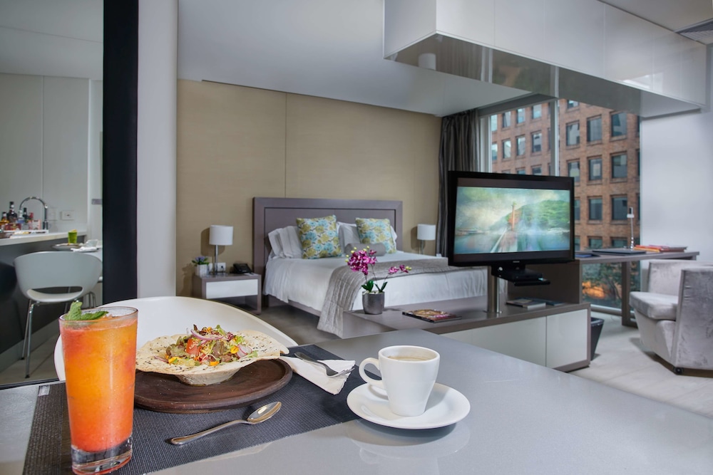 100 Luxury Suites By Preferred 63/76