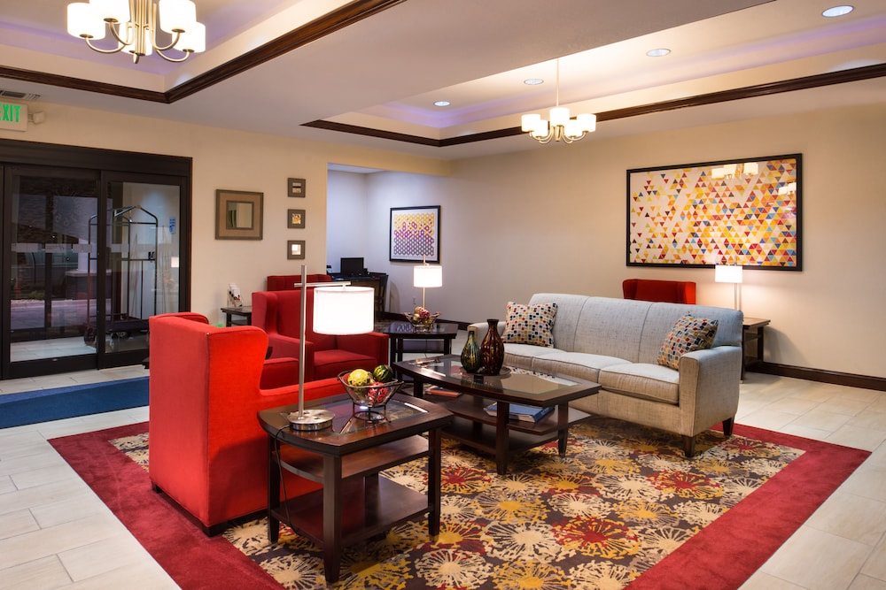 Holiday Inn Express Hotel And Suites Pittsburg 38/73