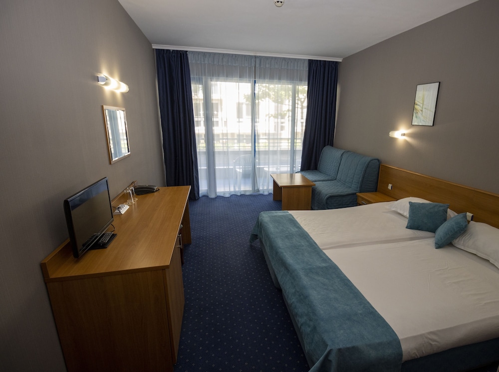 Aquamarine Hotel 30/68