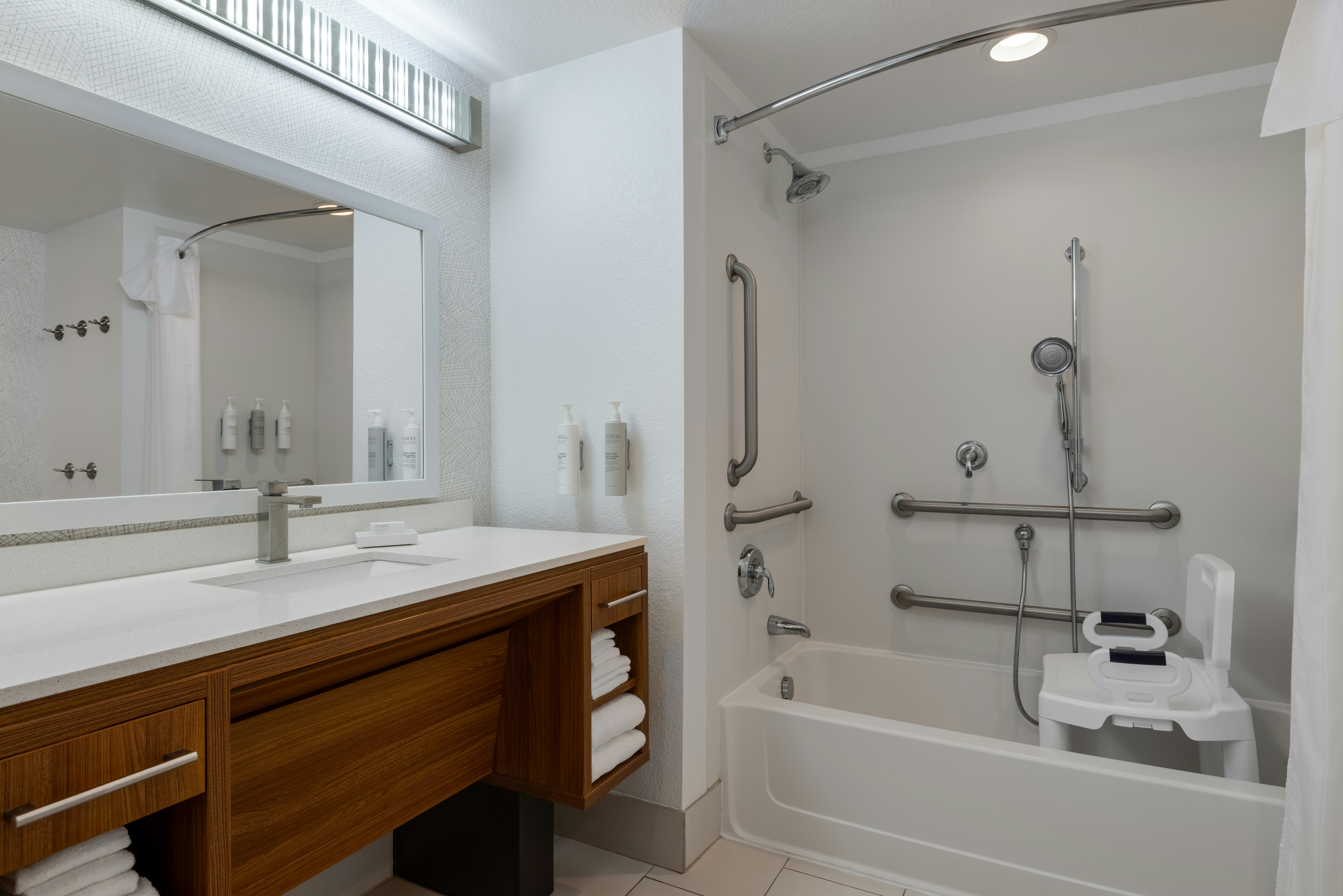 استوديو بسريرين كوين لذوي الإعاقة، Home2 Suites By Hilton Milwaukee Brookfield 3/3