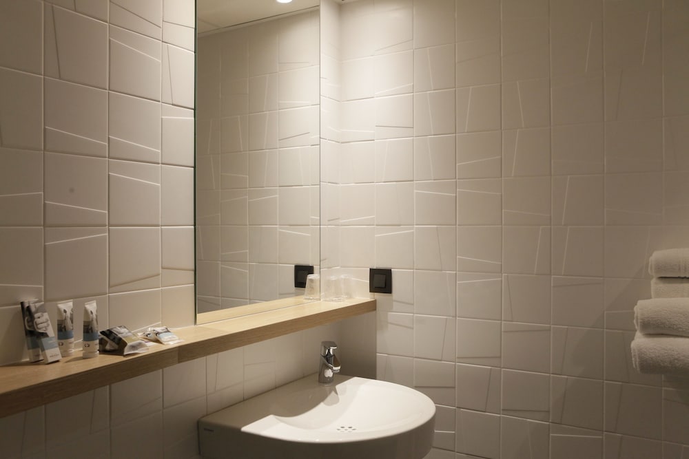 MERCURE LYON CHARBONNIERES 50/50
