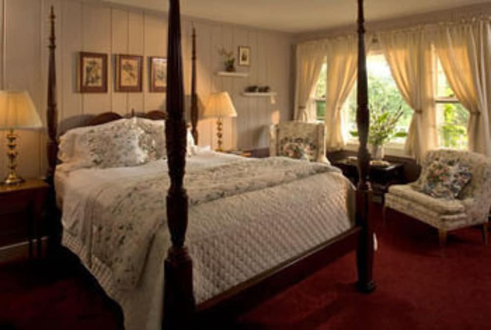 Deerhill Inn 16/77