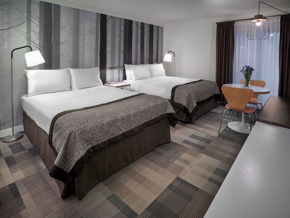 Coast, Comfort, 2 Queen Beds