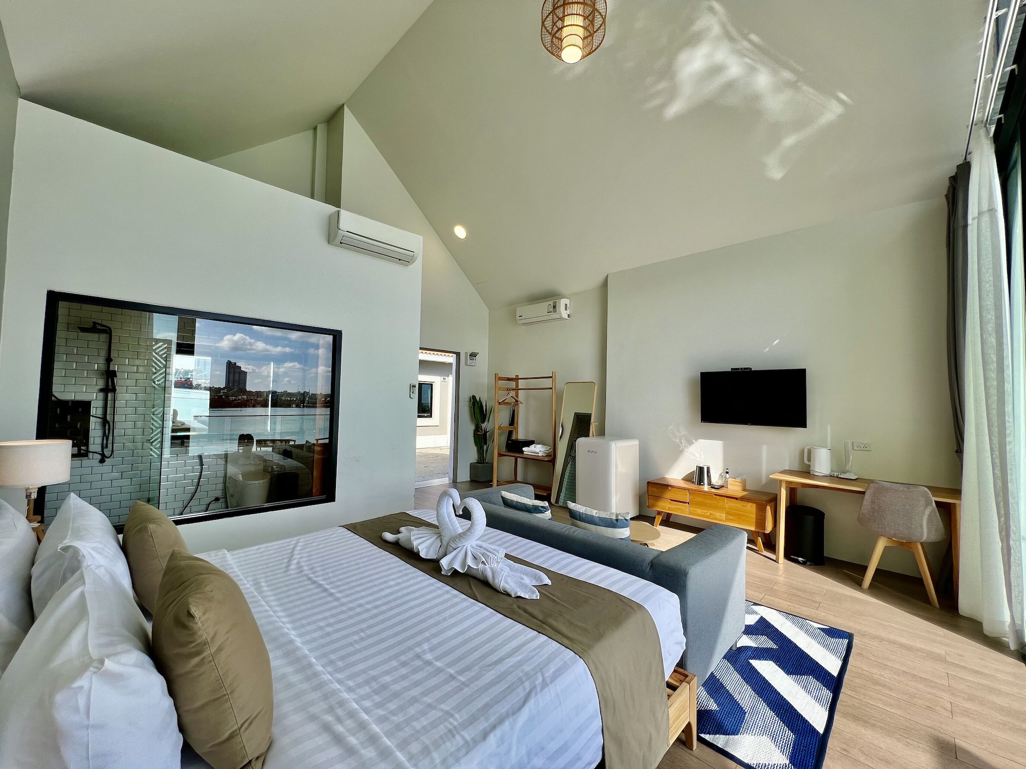 1 BEDROOM, SUITE, SEA VIEW