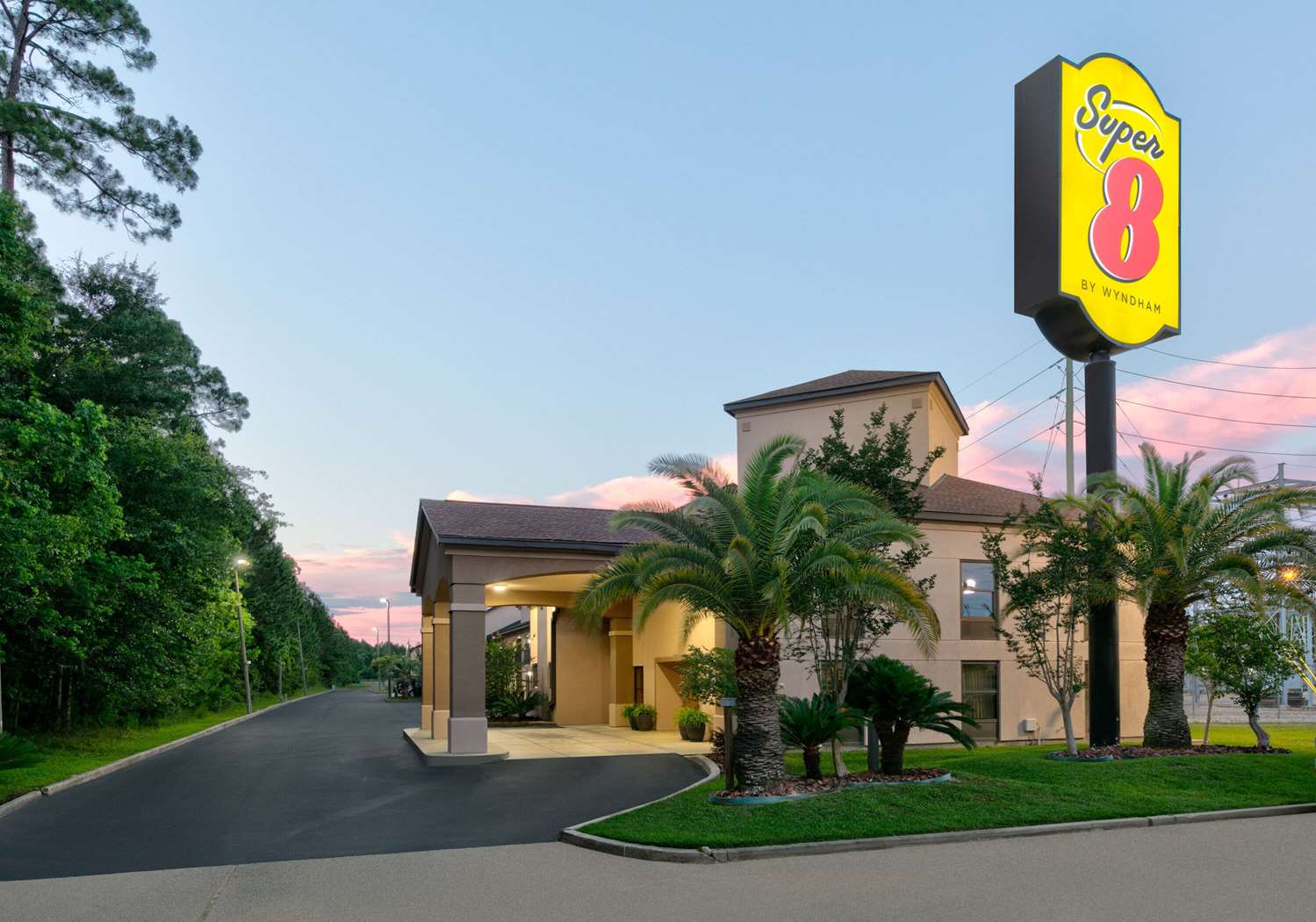 Super 8 by Wyndham Diberville Biloxi Area 18/26