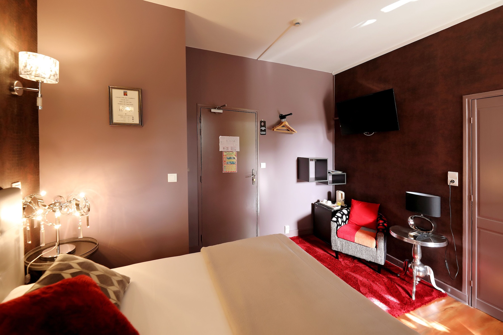 Plus, Premium, Queen Bed