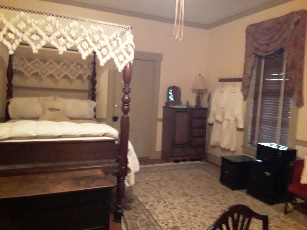 Emmas Bed and Breakfast 3/28