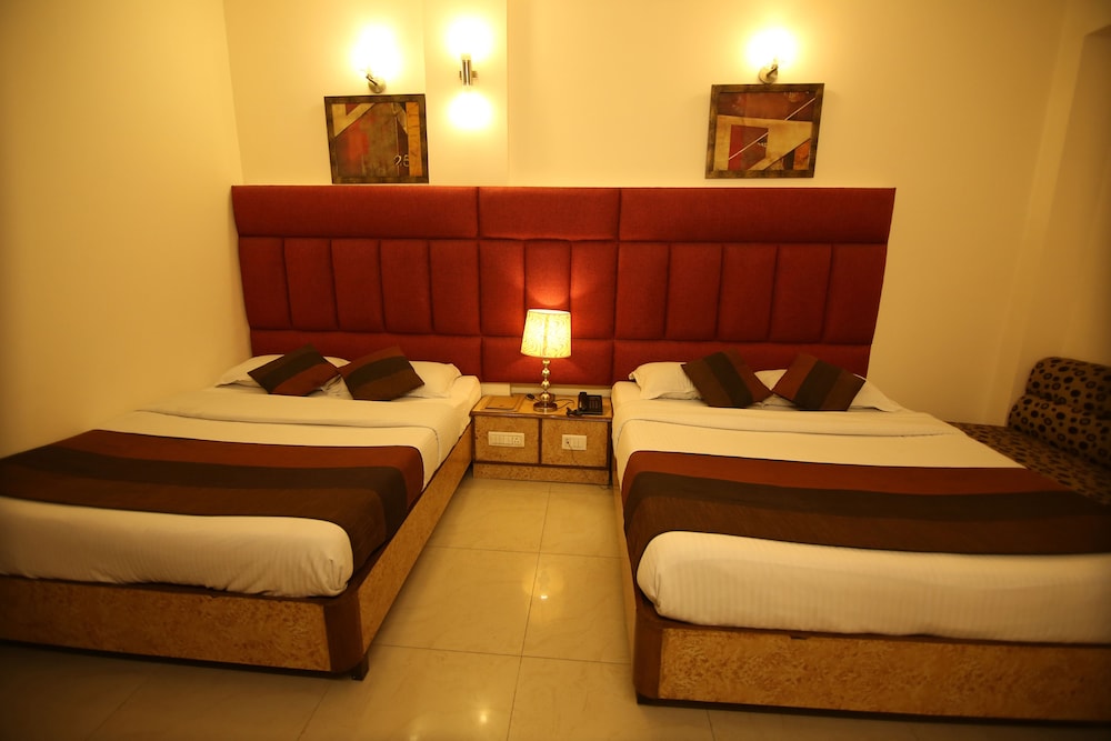 Hotel Parkway Deluxe 14/28