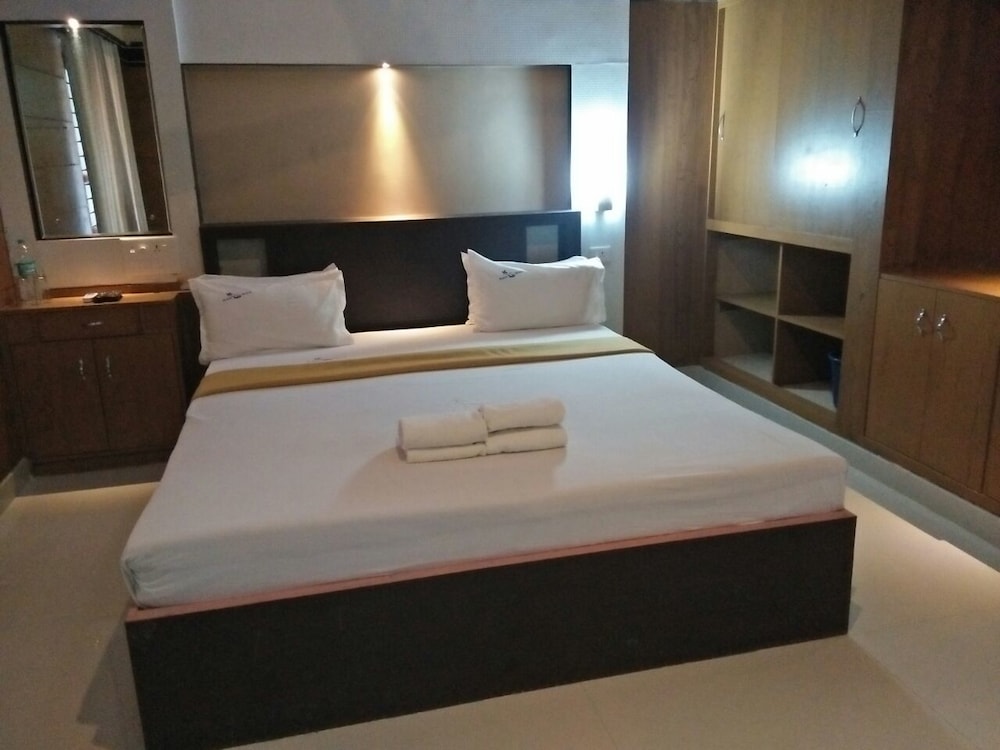Black Beach Resort 6/32