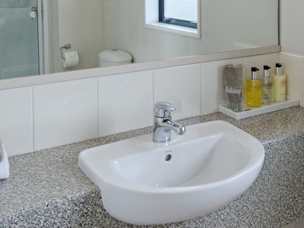 Compact, Studio, Queen Bed, Bella Vista Motel Hokitika 5/10