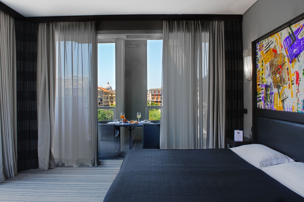 Twentyone Hotel 9/56