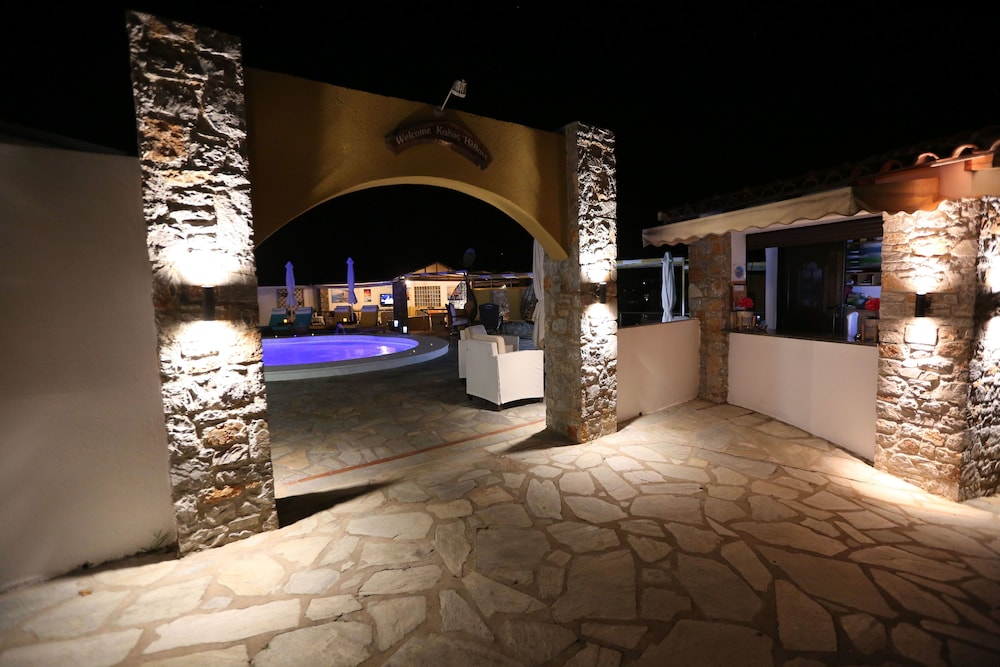 SKIATHOS ISLAND SUITES 8/50
