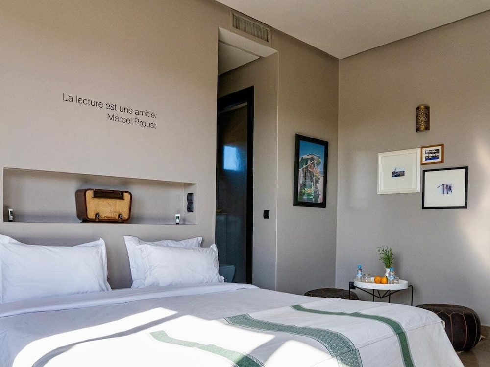 De Luxe Room