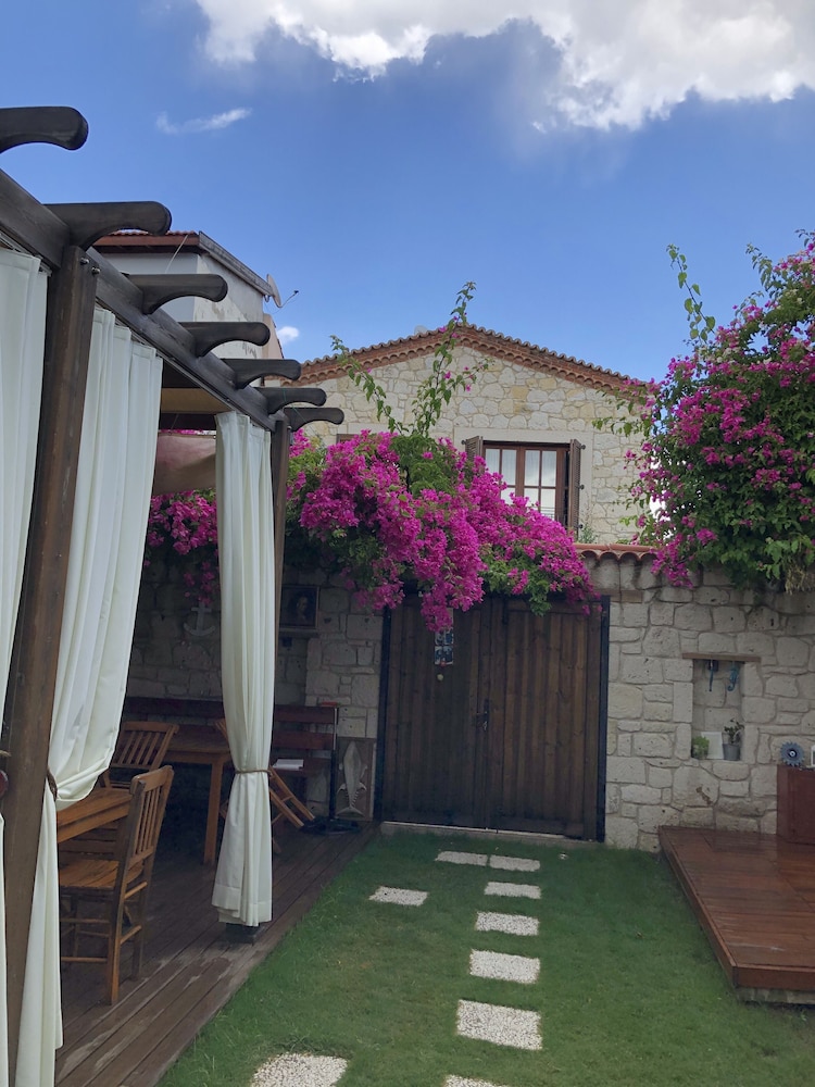 Alacati Cona Butik Otel 42/50