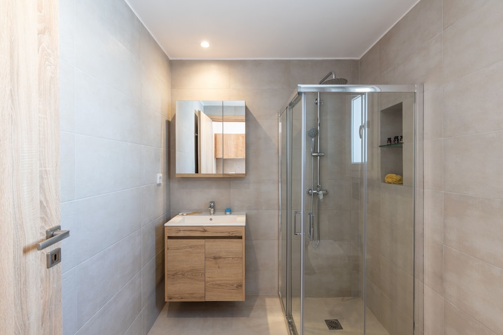 Mykonaki Hotel 33/36