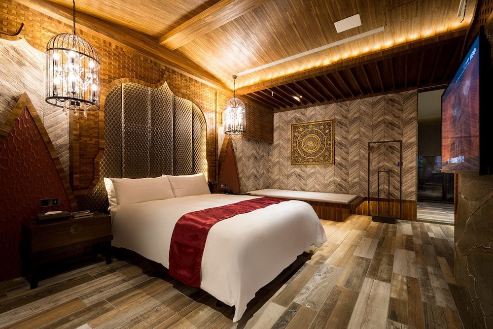 Classic, Queen Bed