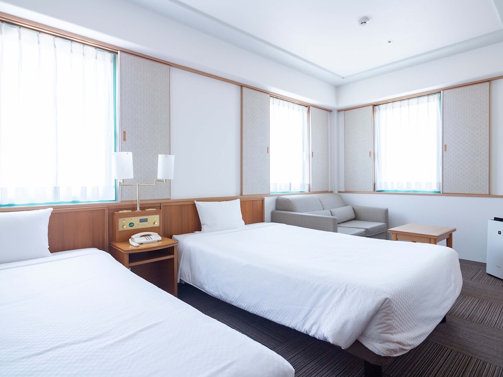 ROOM, TWIN BEDS
