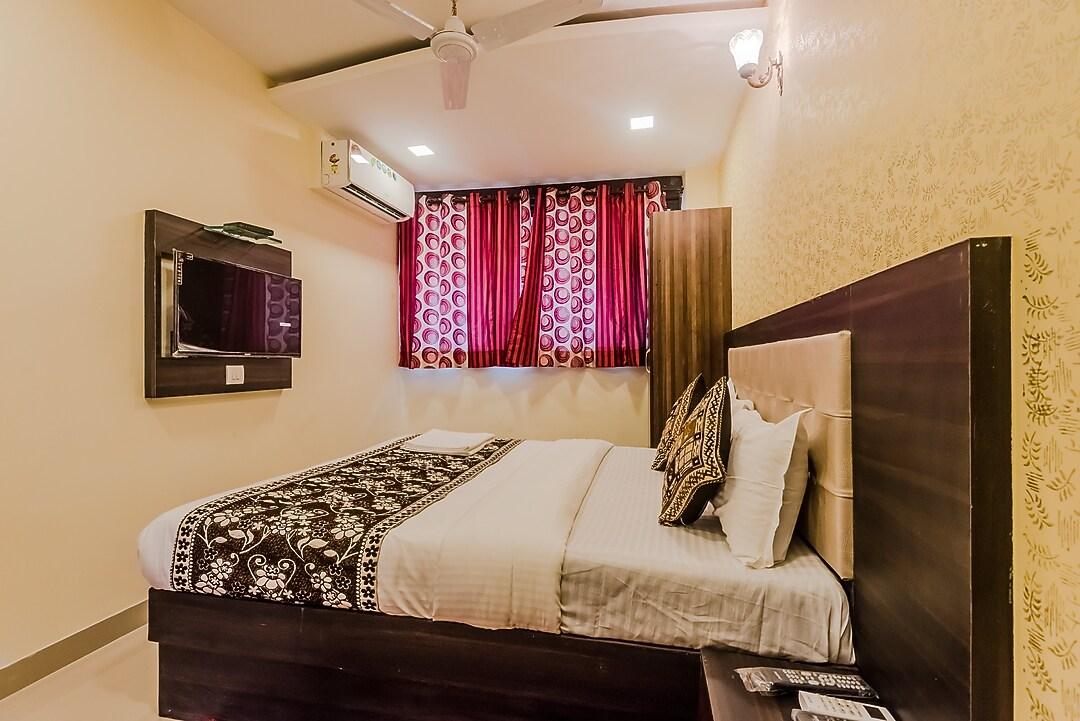 Oyo 10954 Hotel Golden Galaxy 14/50