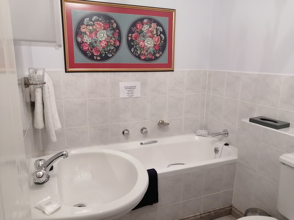 Amzee Bokmakierie Guest House 69/72