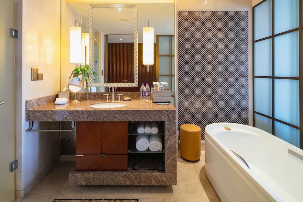 Hilton Qingdao Golden Beach 21/58