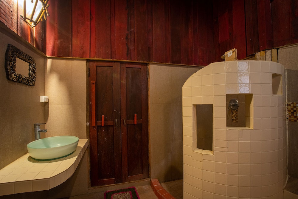 Varinda Garden Resort 49/50