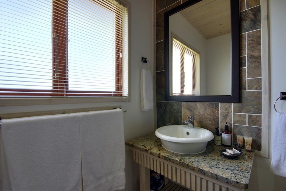 Monzi Safari Lodge 65/69
