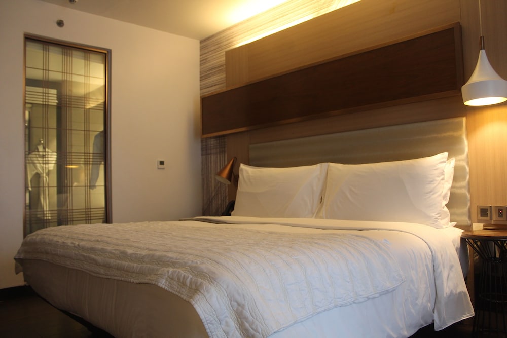 Classic, King Bed