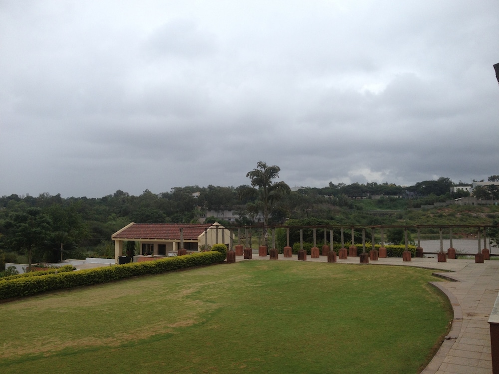 Cotton County Club And Resort 41/46