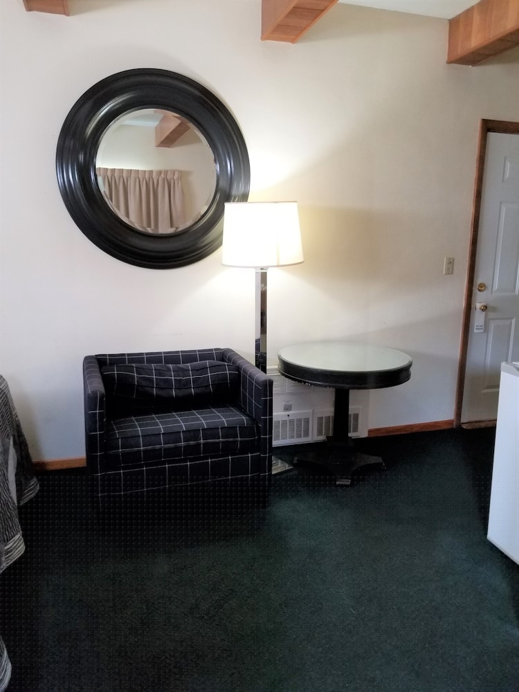 Hillcrest Motel 18/28