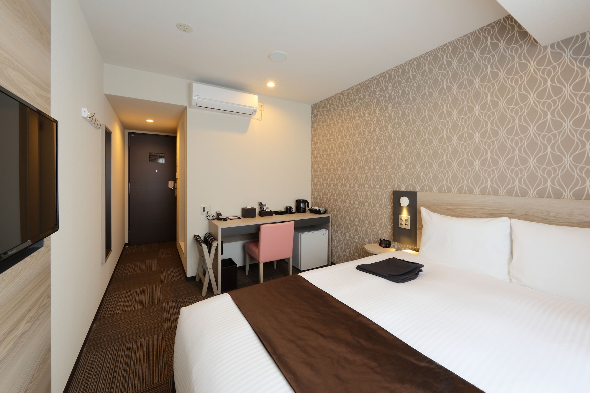 ROOM, SINGLE