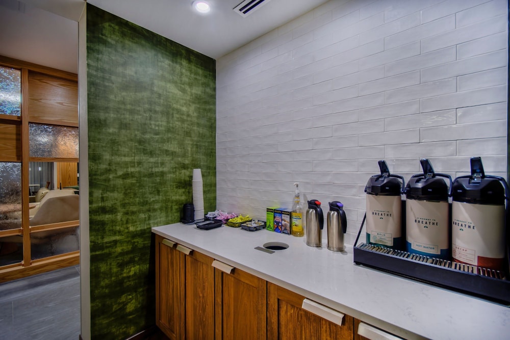 Fairfield Inn & Suites Rochester Hills 32/34