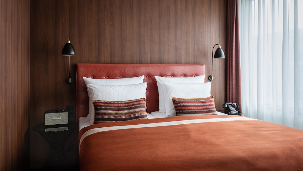 STANDARD, DOUBLE BED