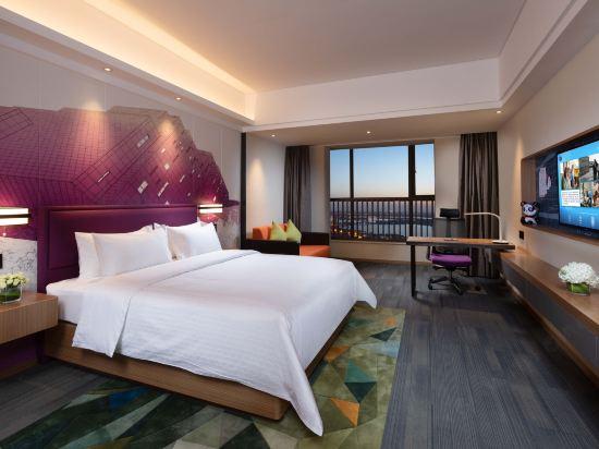 Deluxe, Queen Bed