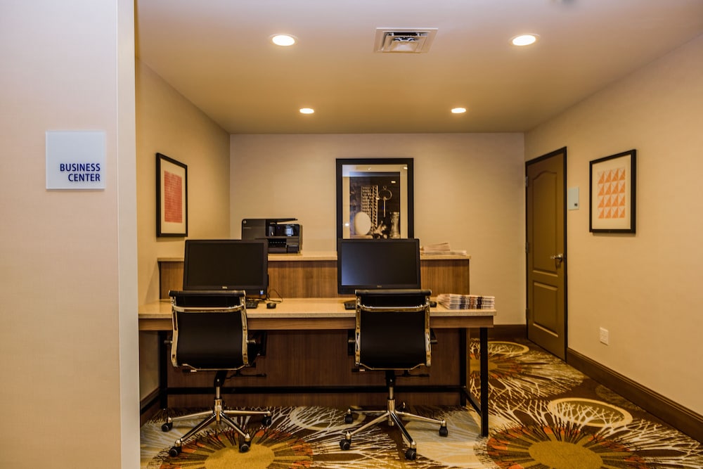 Holiday Inn Express Suites Jamestown 37/40
