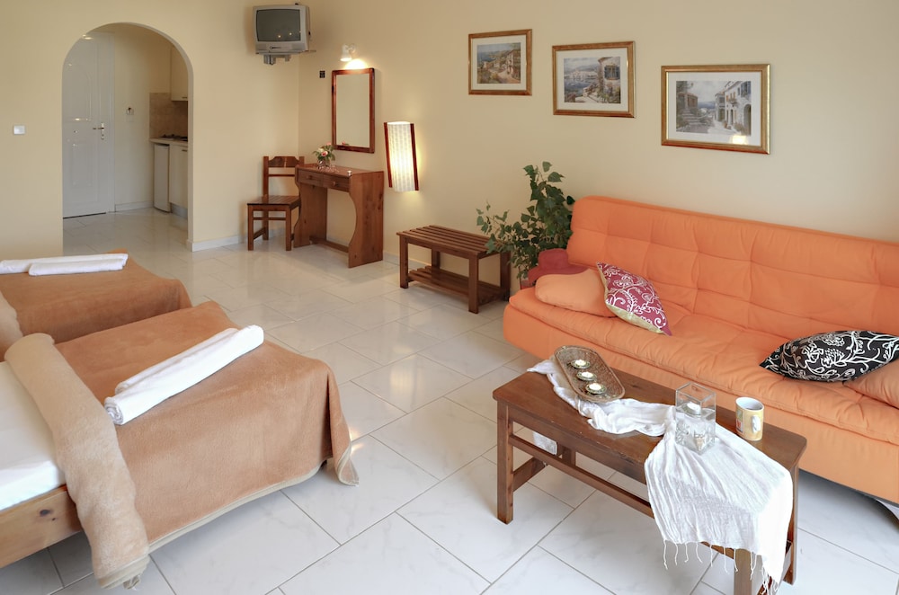 Belussi Beach Hotel & Suites 37/50