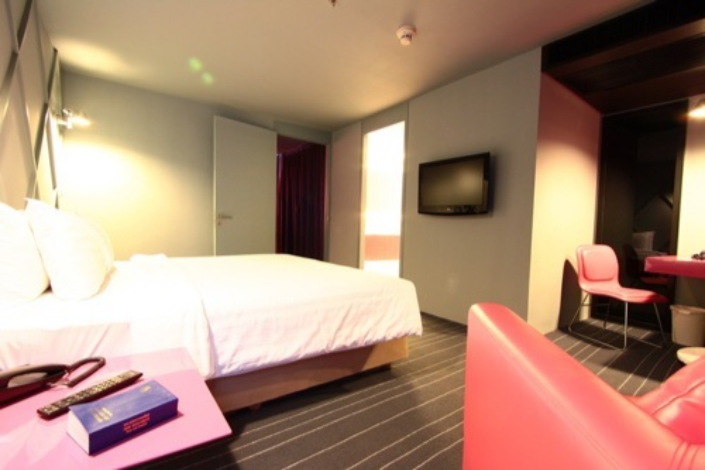 Suite, City View